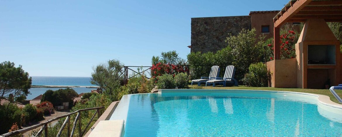 jamicc-swimming-pool-2386261_1280